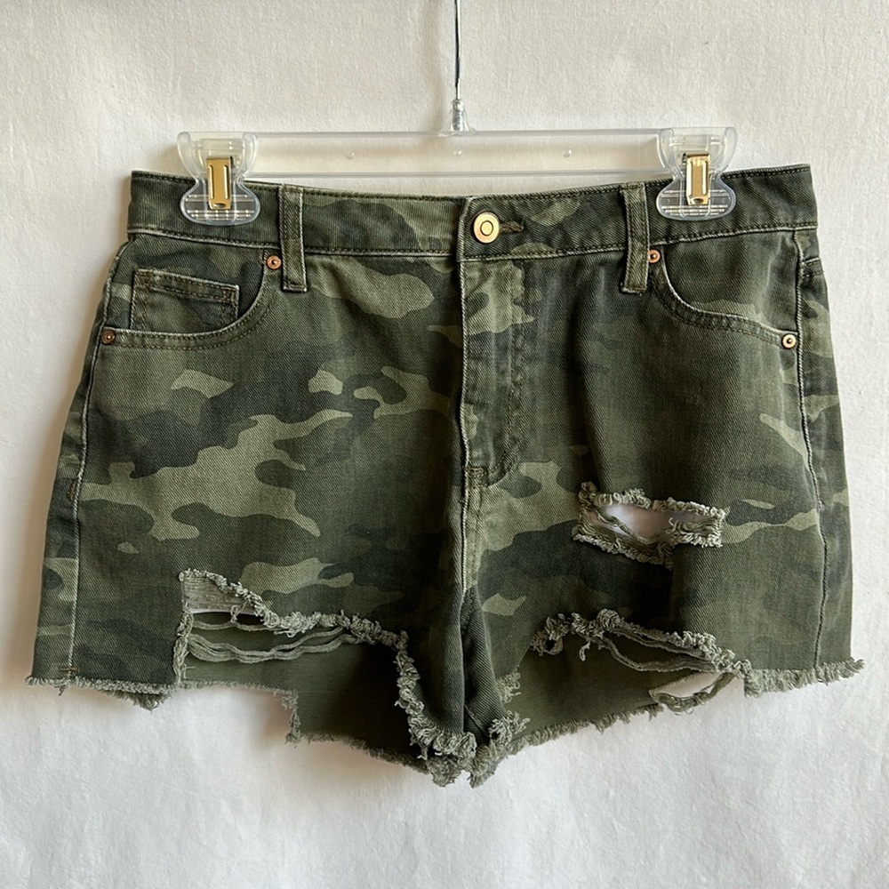 NOBO green camo high rise raw hem cotton distressed shorts, size 9